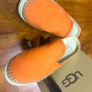 UGG Women’s Caleel Slip On Canvas Shoe is gorgeous and vibrant shade of orange.